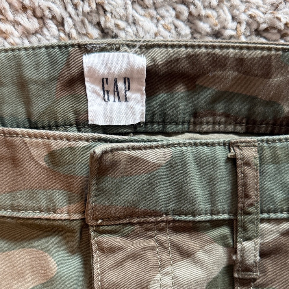 GAP Women's Camo barrel Pants - Green/Tan - Picture 2 of 4